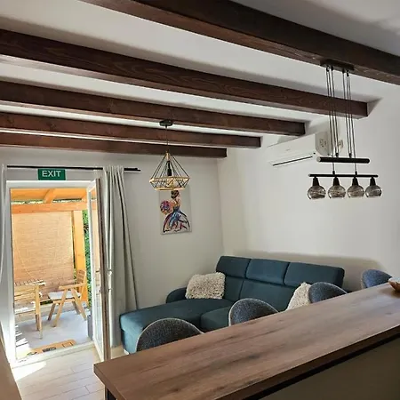 아파트 Apartman Bucic 비르